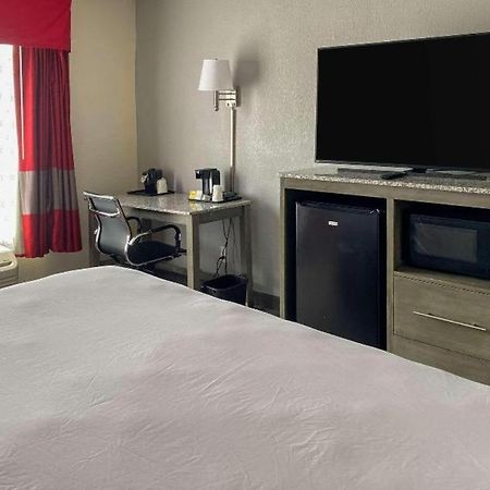 Clarion Pointe - Greensboro Coliseum Area Εξωτερικό φωτογραφία