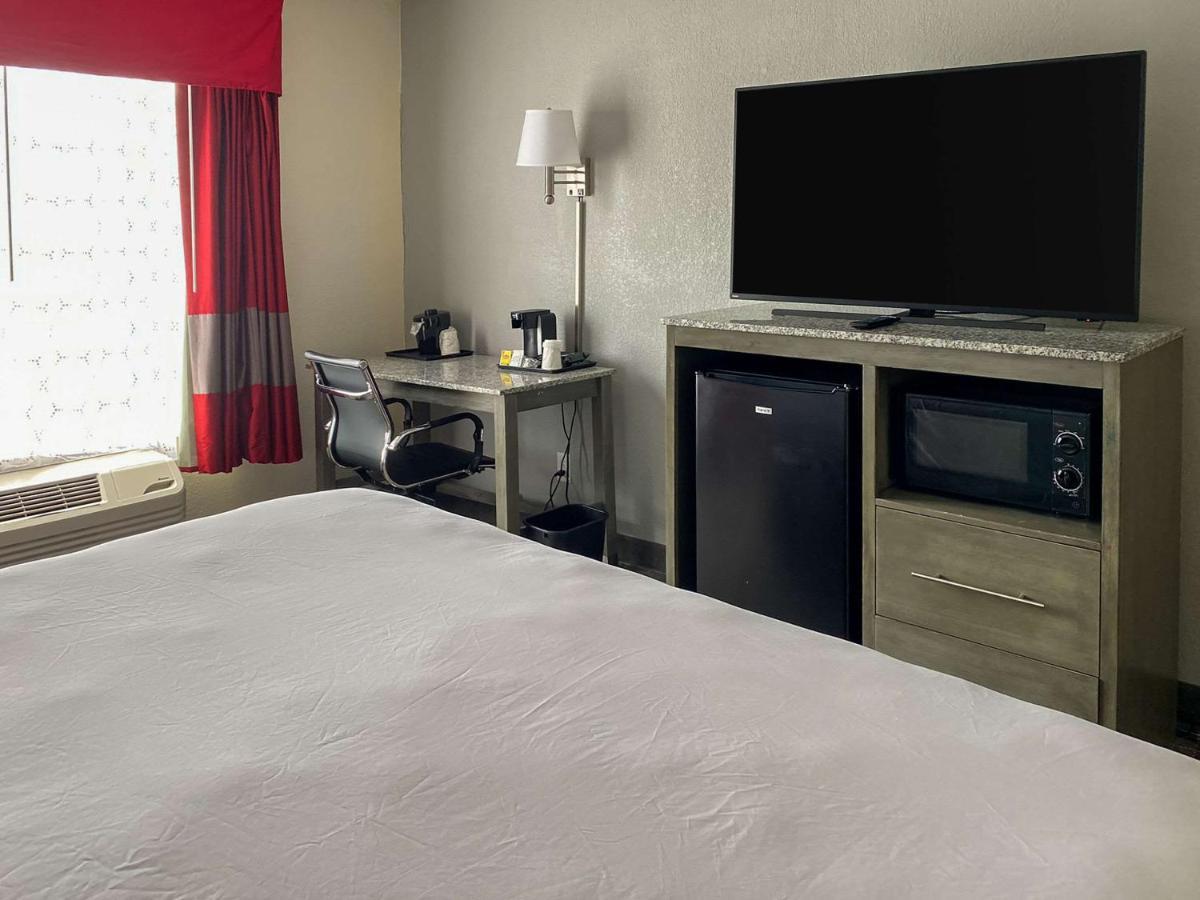 Clarion Pointe - Greensboro Coliseum Area Εξωτερικό φωτογραφία