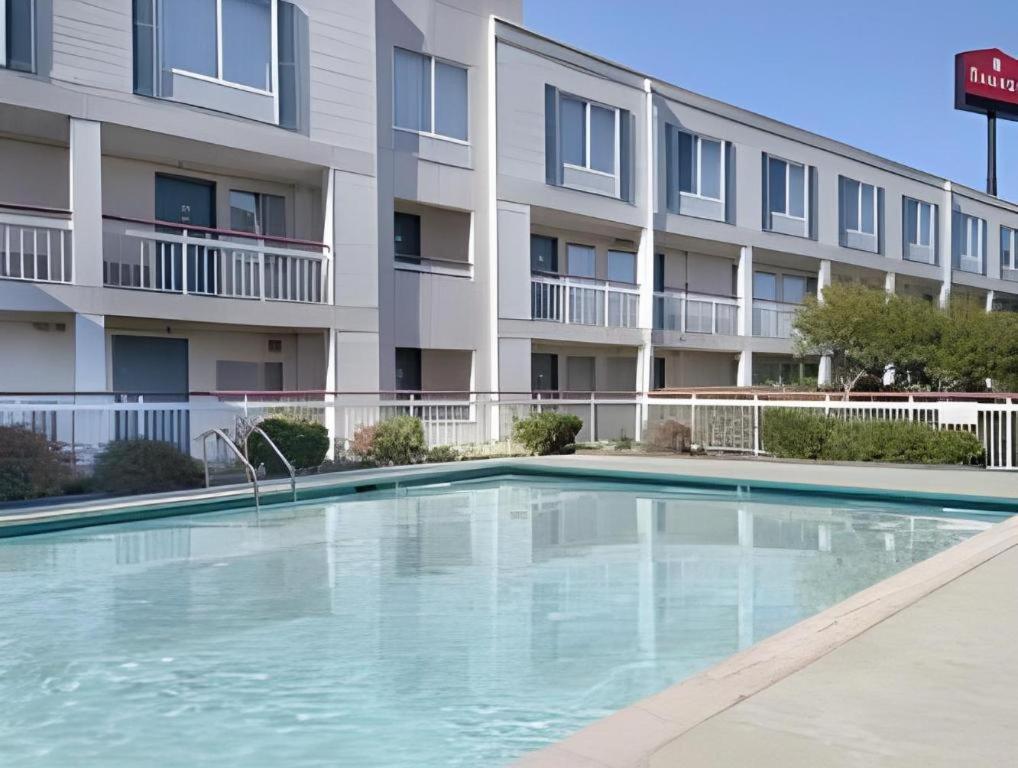Clarion Pointe - Greensboro Coliseum Area Εξωτερικό φωτογραφία