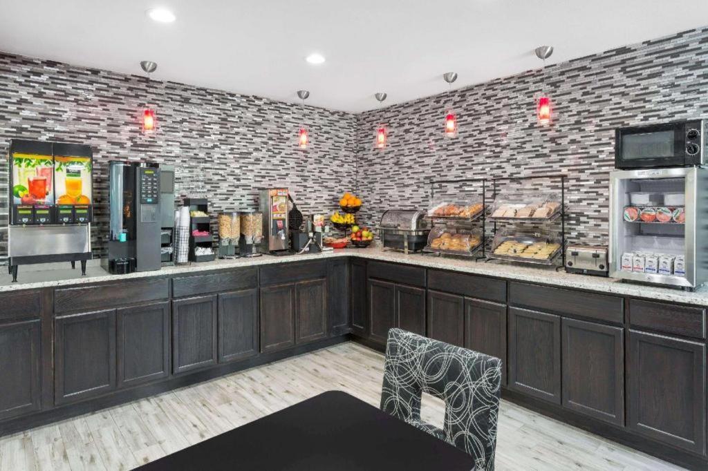 Clarion Pointe - Greensboro Coliseum Area Εξωτερικό φωτογραφία