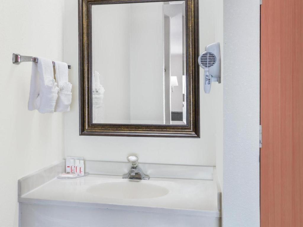 Clarion Pointe - Greensboro Coliseum Area Εξωτερικό φωτογραφία
