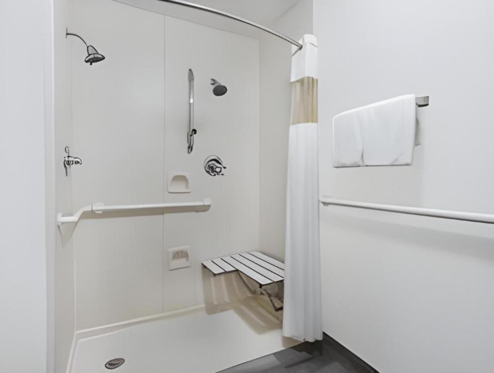 Clarion Pointe - Greensboro Coliseum Area Εξωτερικό φωτογραφία